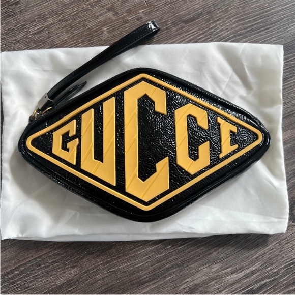 GUCCI Unisex Black Patent Leather Diamond Shape Wrist Wallet 524316 8177 - Picture 7 of 8